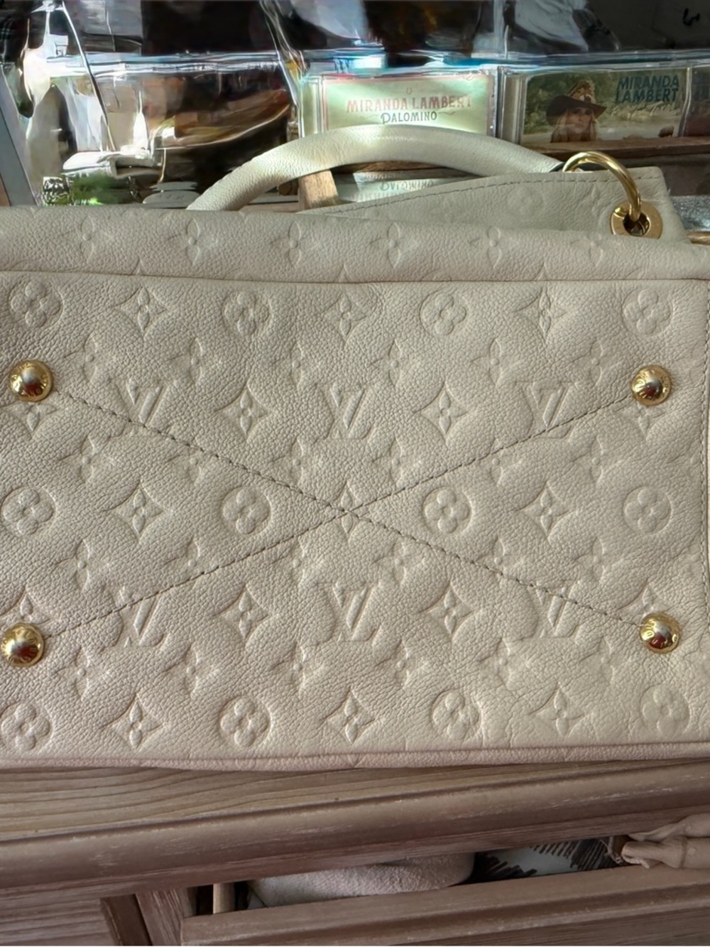 Louis Vuitton Artsy MM Ivory Imprint - Picture 10 of 14